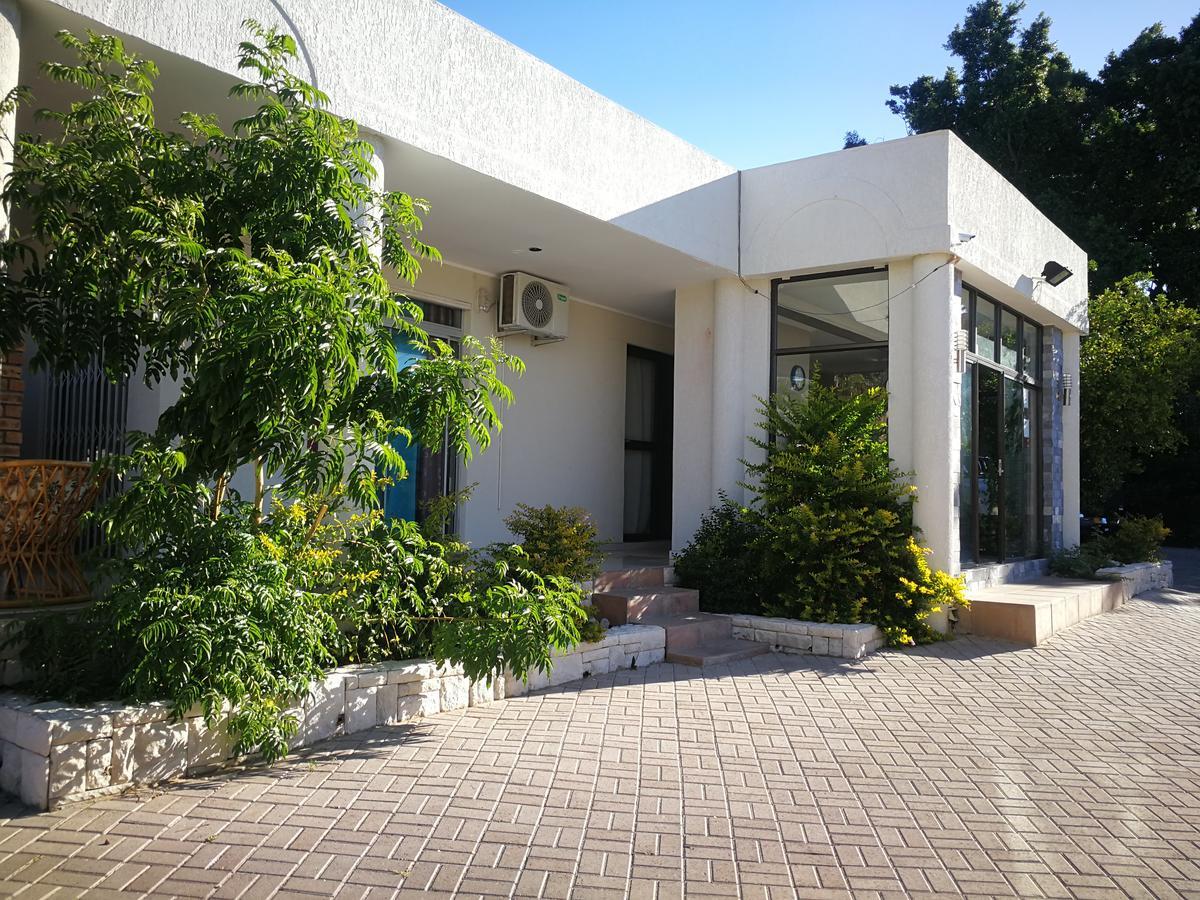 Pension Hotel Kamho Windhoek Luaran gambar